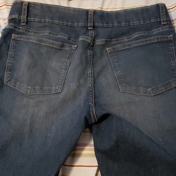 $15 or 2/$20! 🆕️Lee Stretch Denim Jegging Slim Fit Medium, Size 8-10 - Picture 4 of 6